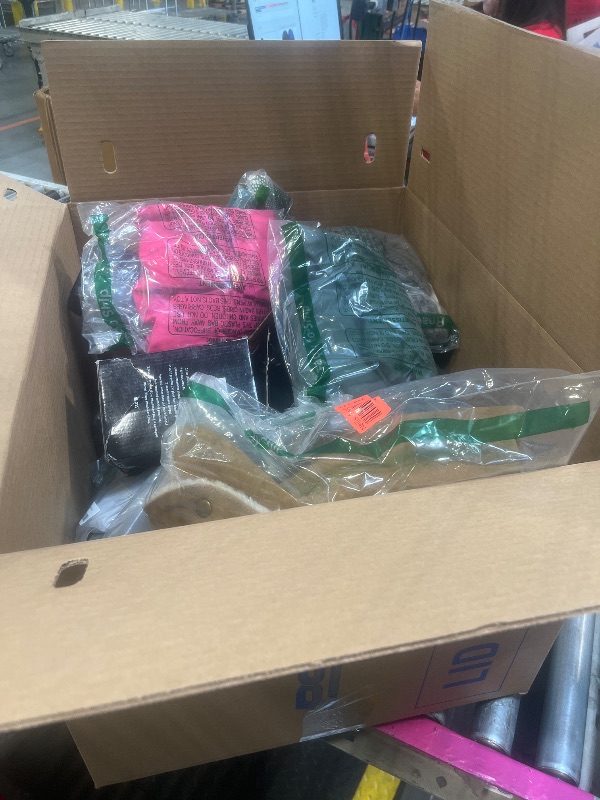 Photo 1 of ** AS ID, NO REFUND. NO RETURNS**
MIXED ITEMS. CLOTHES, DIFFERENT SIZES. SOME NEW SOME USED