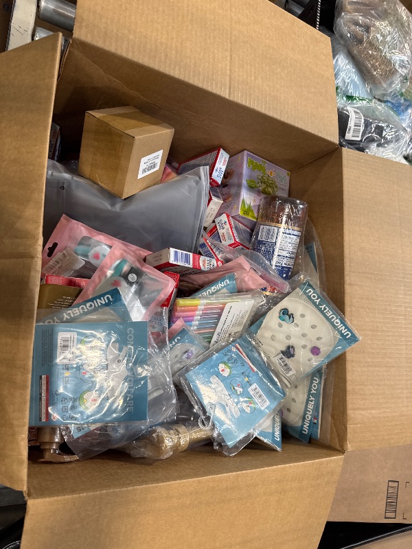 Photo 1 of ***AS IS / NO RETURNS -  FINAL SALE***
***BUNDLED BAG OF  ***
