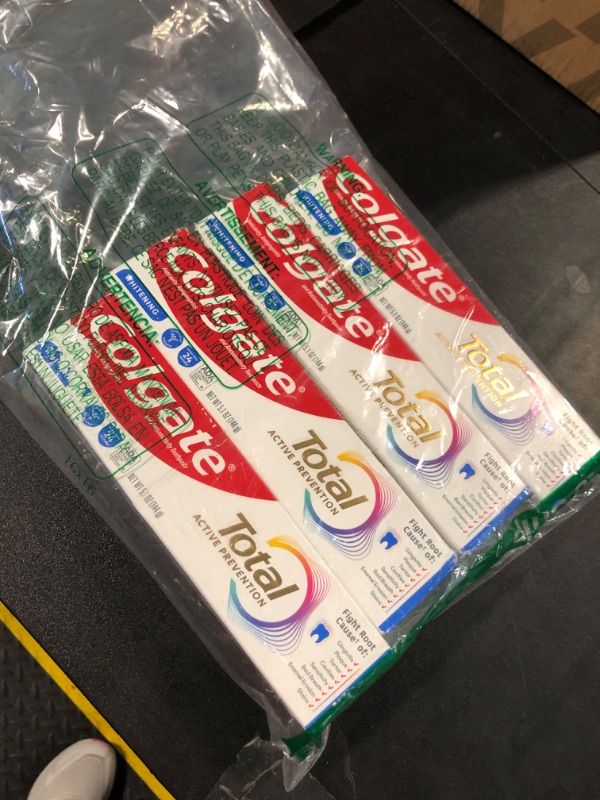 Photo 1 of Colgate Total Whitening Toothpaste Gel, 10 Benefits, No Trade-Offs, Freshens Breath, Whitens Teeth and Provides Sensitivity Relief, Mint Flavor, 4 Pack, 5.1 Oz Tubes