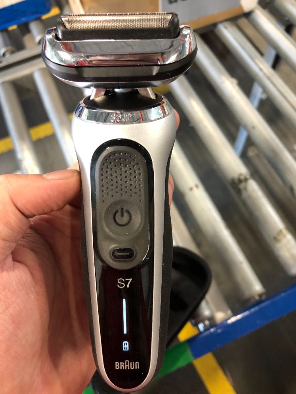 Photo 1 of ***Missing charging part, sell for parts only, item turned on*** Braun Series 7 7032cs Flex Electric Razor for Men, Wet & Dry, Electric Razor, Rechargeable, Cordless Foil Shaver with Beard Trimmer and Charging Stand, Silver
