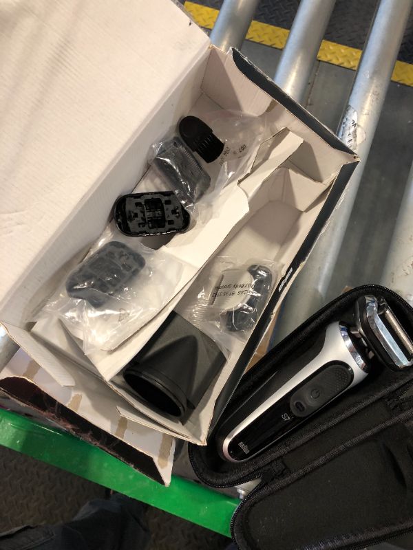 Photo 1 of ***Missing charging part, sell for parts only, item turned on*** Braun Series 7 7032cs Flex Electric Razor for Men, Wet & Dry, Electric Razor, Rechargeable, Cordless Foil Shaver with Beard Trimmer and Charging Stand, Silver