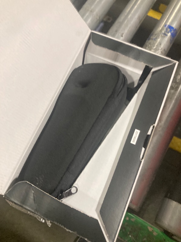 Photo 1 of ***Missing charging part, sell for parts only, item turned on*** Braun Series 7 7032cs Flex Electric Razor for Men, Wet & Dry, Electric Razor, Rechargeable, Cordless Foil Shaver with Beard Trimmer and Charging Stand, Silver