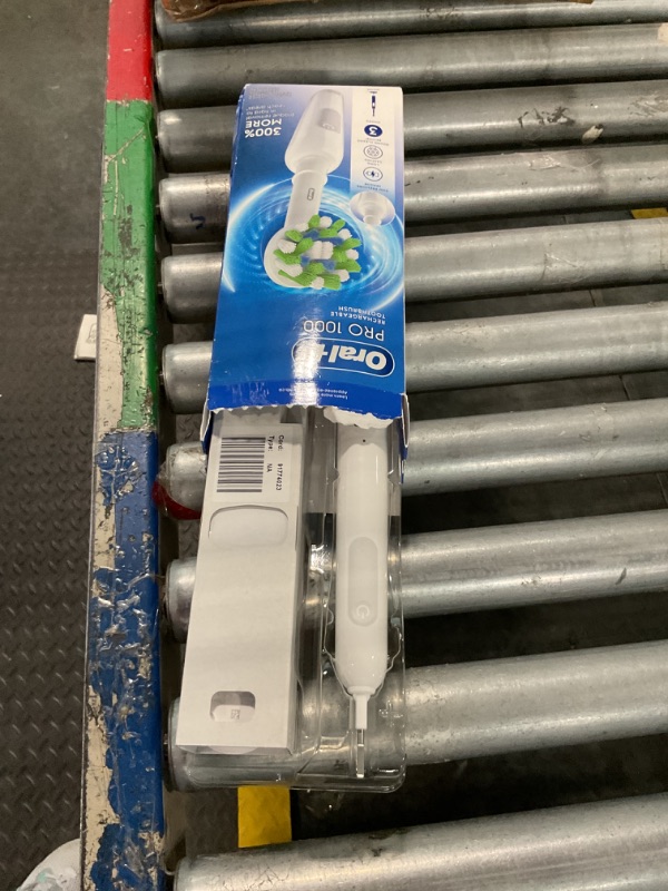 Photo 1 of ***brush might be used, sell for parts*** Oral-B Pro 1000 Rechargeable Electric Toothbrush, White