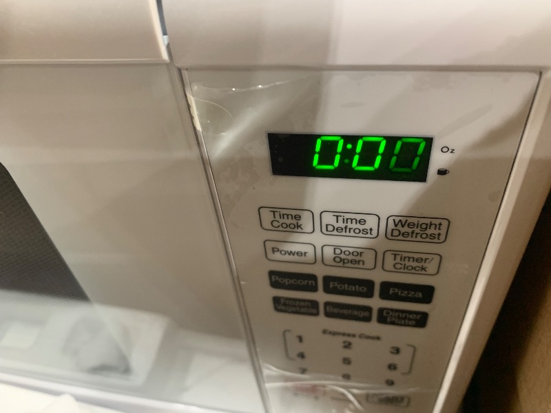 Photo 1 of **Parts Only** Farberware FM09WHA Microwave Oven, 0.9 Cu. Ft, White