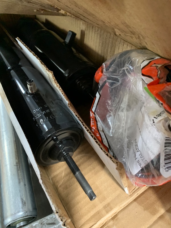 Photo 1 of Gabriel 49173 HiJackers Rear Adjustable Air Shock Absorbers Fits Chevrolet Chevy II; Ford Bronco, E-100, E-150 Econoline & Club Wagon, F-100, F-150, F-250, F-350 RWD (1 Pair)