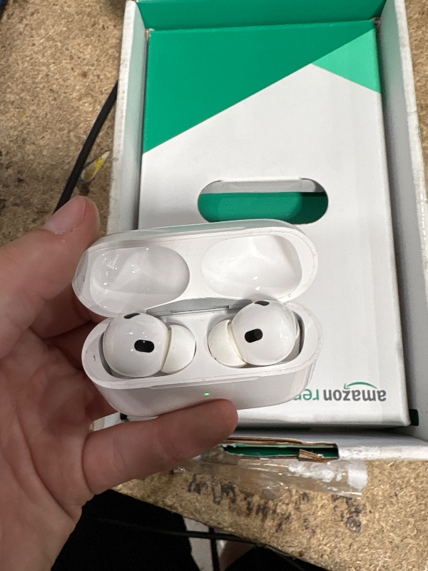 Photo 1 of (used)Apple AirPods Pro -1st Generation with MagSafe (Renewed Premium)