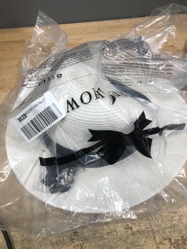Photo 1 of 
DRESHOW white sun hat with black fabric