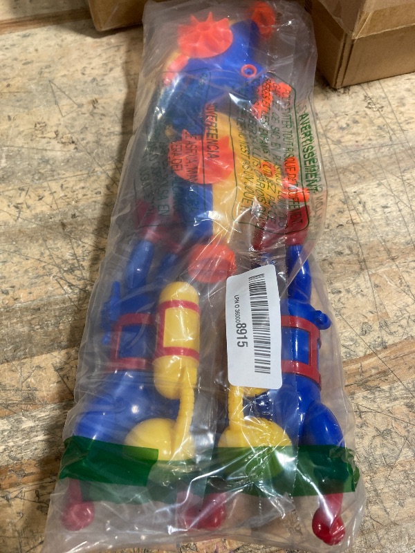 Photo 1 of 4 Pieces Diver Toys Set Swimming Windup Bathtub Toys for Kids Floating Submarine Fun Wind up Scuba Diver for Swimming Pool Underwater Party Favors for Boys and Girls