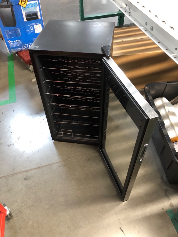 Photo 1 of ***USED - POWERS ON - UNABLE TO TEST FURTHER - SEE PICTURES***
AAOBOSI Wine Refrigerator, 43.2 cm Freestanding Wine Cooler, 28 Bottles Double Paned Tempered Glass Wine Fridge, Low Noise Compressor, Blue LED Display, Adjustable Shelves