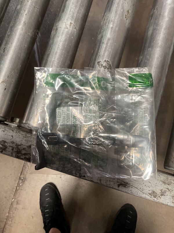 Photo 1 of 5304522796 Microwave Door Lock for Electrolux Frigidaire Ken-more Replace Ap6979662 5304522796 4977138 OEM20938991 PS12746282 EAP12746282