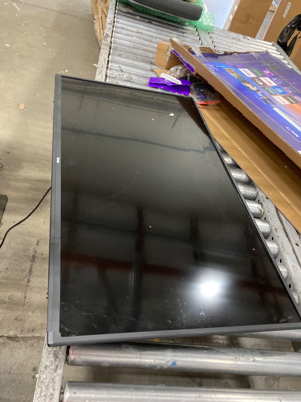 Photo 1 of **SMASHED SCREEN FINAL SALE**Roku Smart TV 2025 – 40-Inch Select Series, 1080p Full HD TV – RokuTV with Voice Remote – Flat Screen LED Television with Wi-Fi for Streaming Live Local News, Sports, Family Entertainment