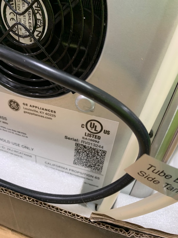 Photo 1 of ***NOT FUNCTIONAL - PARTS ONLY - SEE COMMENTS***
GE Profile Opal 2.0 XL with 1 Gallon Tank, Chewable Crunchable Countertop Nugget Ice Maker, Scoop included, 38 lbs in 24 hours, Pellet Ice Machine with WiFi & Smart Connected, Stainless Steel