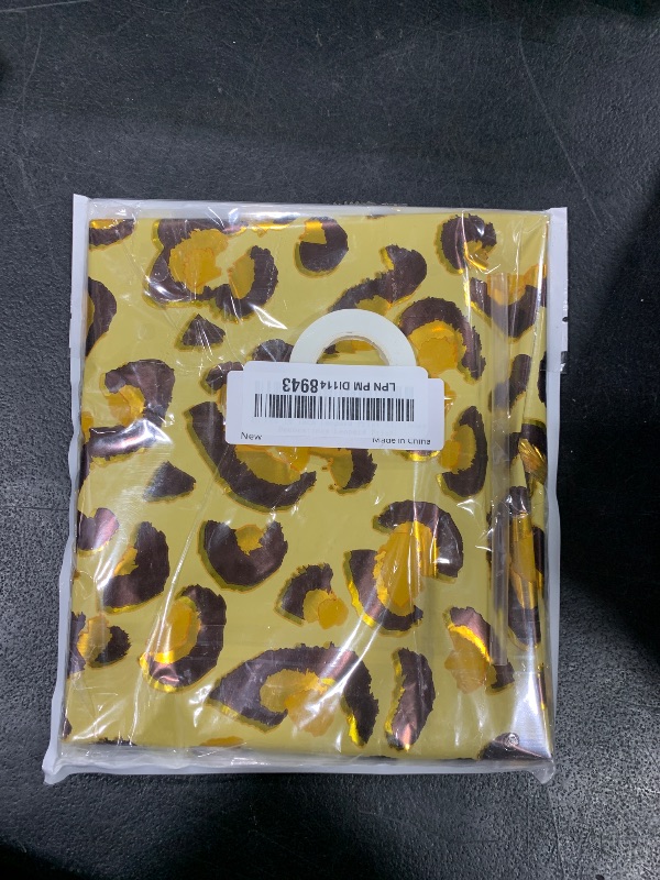Photo 1 of 12 Pcs 18 inch Leopard Print Aluminum Foil Balloons Animal Balloons Jungle Balloon Wildlife Print Balloon for Zoo Themed Jungle Safari Themed Birthday Decorations (Leopard Print)