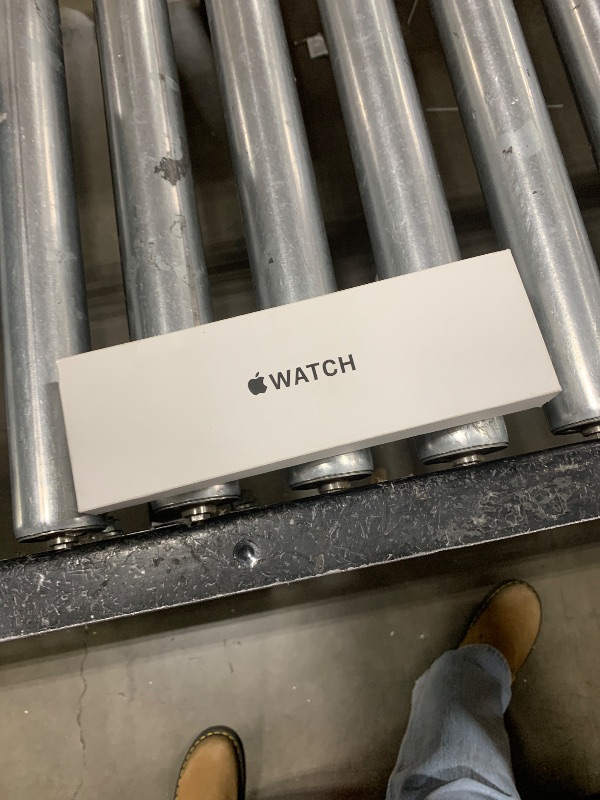 View 4 of Apple Watch SE (2nd Gen) [GPS 40mm] Smartwatch with Midnight Aluminum Case with Midnight Sport Band S/M. Fitness and Sleep Trackers, Crash Detection, Heart Rate Monitor, Retina Display