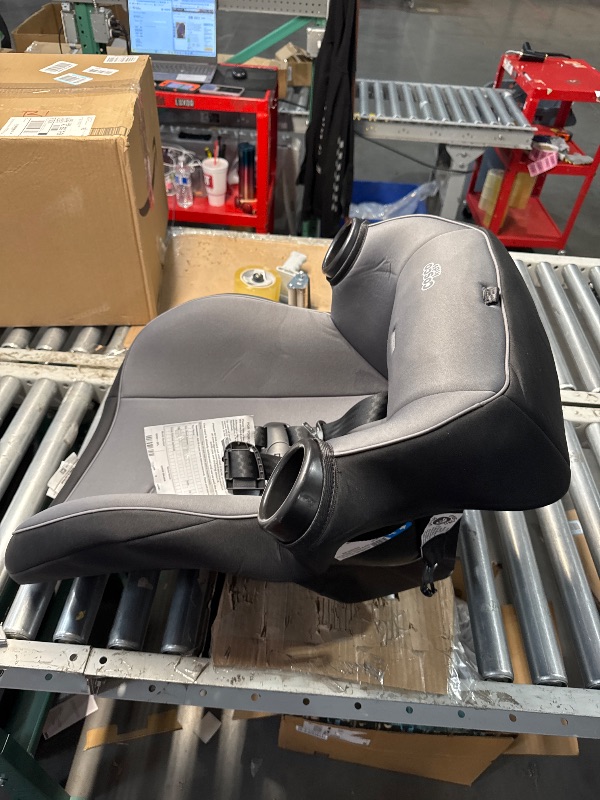 Photo 1 of (GOOD/FAIR) Cosco Onlook 2-in-1 Convertible Car Seat, Rear-Facing 5-40 pounds and Forward-Facing 22-40 pounds and up to 43 inches, Black Arrows
