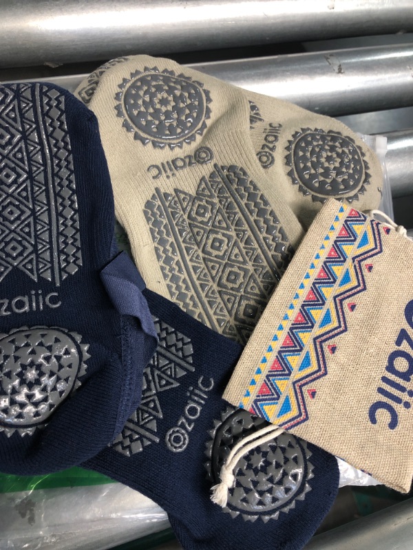 Photo 1 of (SEE NOTES) Ozaiic Yoga Socks for Women Non-Slip Grips & Straps, Ideal for Pilates, Pure Barre, Ballet, Dance, Barefoot Workout