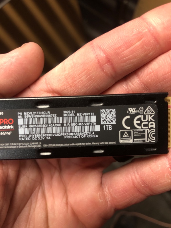 Photo 1 of SAMSUNG 980 PRO SSD with Heatsink 1TB PCIe Gen 4 NVMe M.2 Internal Solid State Drive, Heat Control, Max Speed, PS5 Compatible, MZ-V8P1T0CW