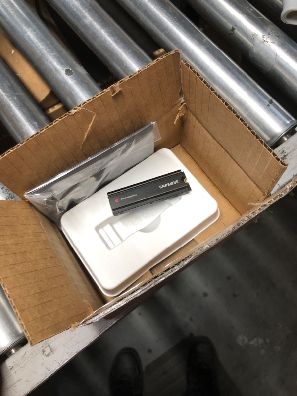Photo 1 of SAMSUNG 980 PRO SSD with Heatsink 1TB PCIe Gen 4 NVMe M.2 Internal Solid State Drive, Heat Control, Max Speed, PS5 Compatible, MZ-V8P1T0CW