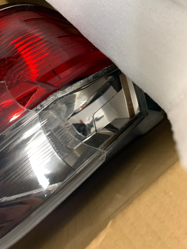 Photo 1 of ****BROKEN** PARTS ONLY******Huray Left Outer Tail Light for Toyota Highlander 2014-2016 Driver Side Taillight Lamp Assembly Replacement for TO2804120 815600E100