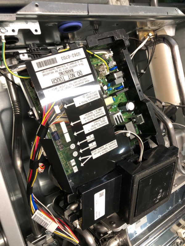 Photo 1 of ***PARTS ONLY - MAJOR DAMAGE - SEE COMMENTS***
High Efficiency Non-Condensing 9.8 GPM Residential 199,000 BTU Exterior Natural Gas Tankless Water Heater