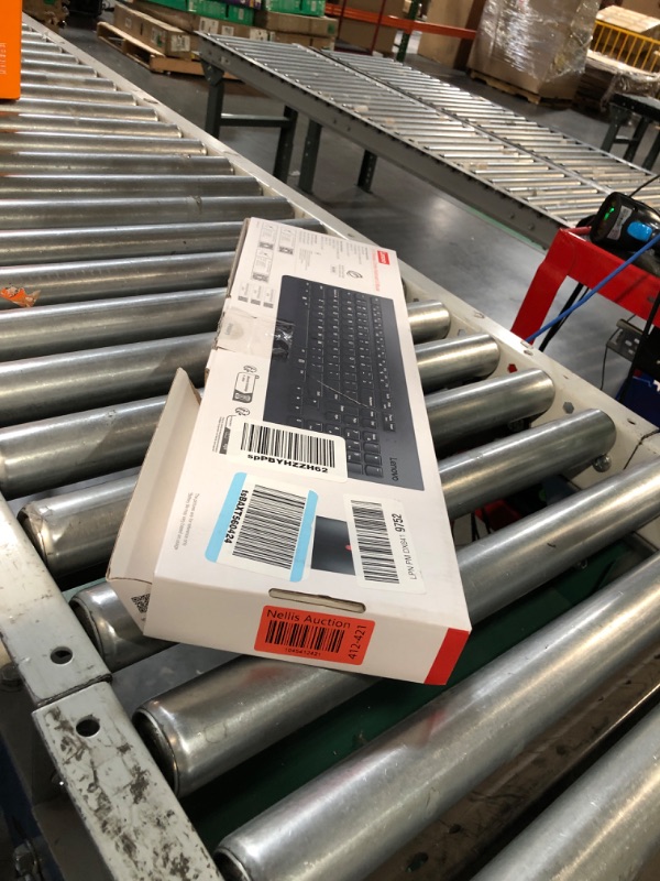 Photo 1 of ***(NO RETURNS OR REFUNDS/ FOR PARTS ONLY/ MISSING DONGLE)***
Lenovo 510 Wireless Keyboard & Mouse Combo, 2.4 GHz Nano USB Receiver, Full Size, Island Key Design, Left or Right Hand, 1200 DPI Optical Mouse, GX30N81775, Black