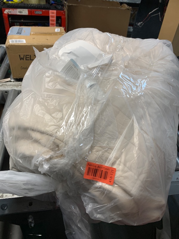 Photo 1 of (used)Oversized queen Size Velvet Quilt Set 