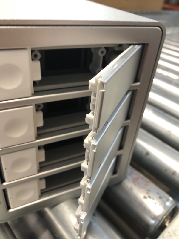 Photo 1 of ORICO Daisy Chain 4 Bay Hard Drive Enclosure USB 3.2 Gen 2 Aluminum Das Enclosure Support 22TB and Expansion Max Up to 264TB for 3.5-inchs HDD -9948C3