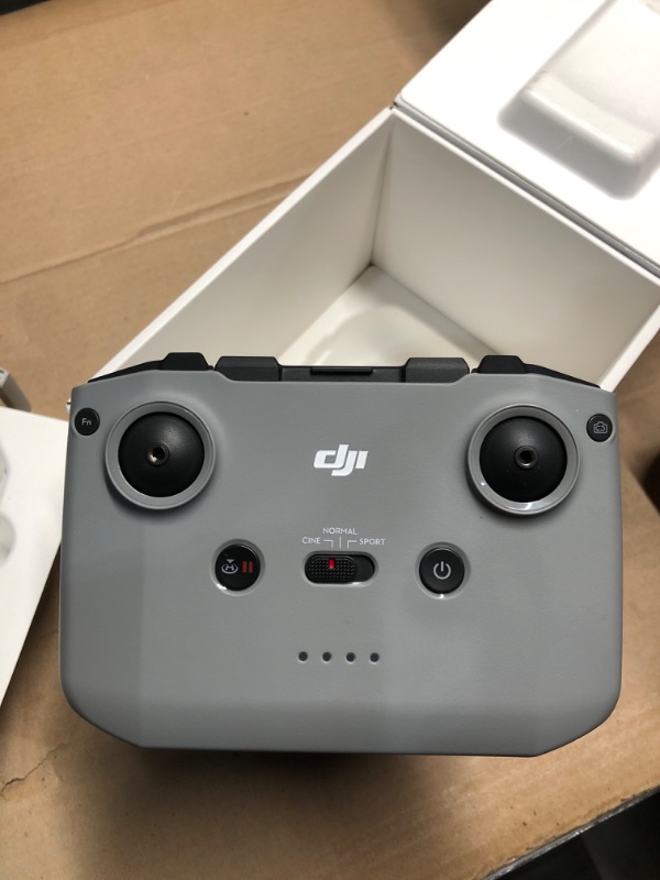 Photo 1 of ** PARTS ONLY BROKEN ITEM ** DJI Mini 2 SE, Lightweight Mini Drone with QHD Video, 10km Max Video Transmission, 31-Min Flight Time, Under 249 g, Auto Return to Home, 3-Axis Gimbal Drone with Camera for Beginners