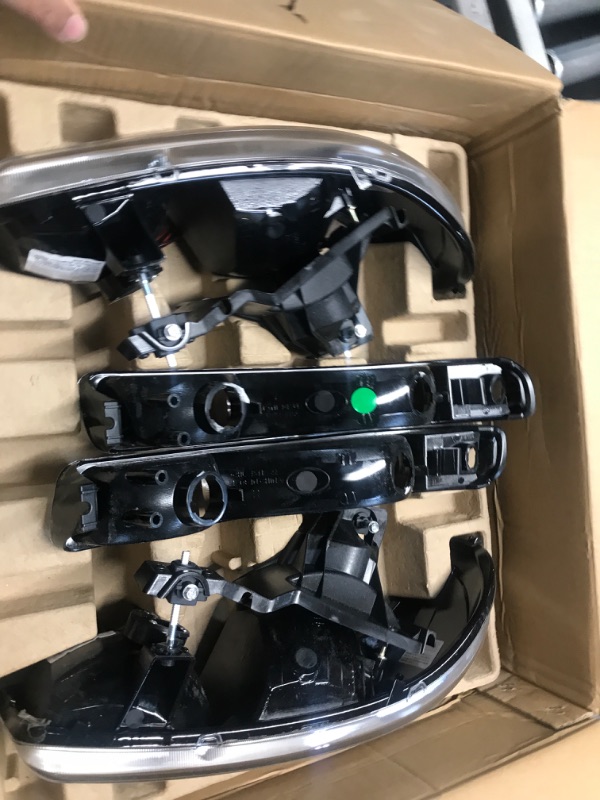 Photo 1 of (USED) G-PLUS LED Headlights w/o Bulbs Compatible with GMC Sierra 1500 1999-2007/Fit GMC Yukon 1999-2006/Fit Sierra 1500HD 2500HD 3500 2001-2007 Clear lens Chrome Housing Clear Reflector Headlamp