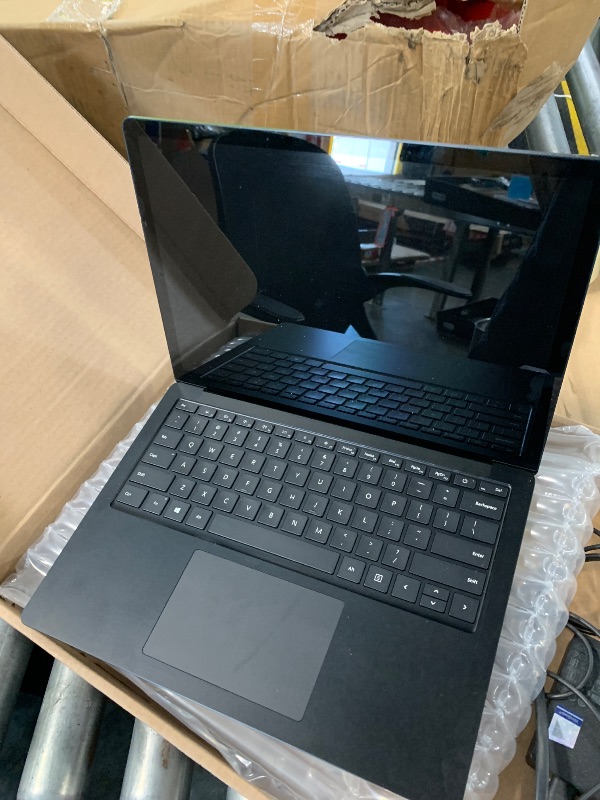 Photo 1 of [parts only] Microsoft Surface Laptop 4 for Business - 13.5'', Matte Black (Metal), Intel Core i7, 16GB RAM, 256GB SSD, Fren