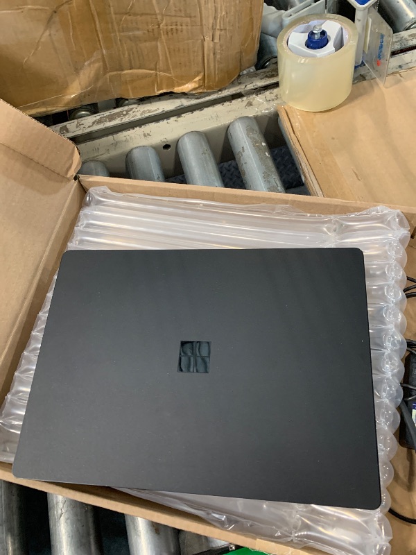 Photo 1 of [parts only] Microsoft Surface Laptop 4 for Business - 13.5'', Matte Black (Metal), Intel Core i7, 16GB RAM, 256GB SSD, Fren