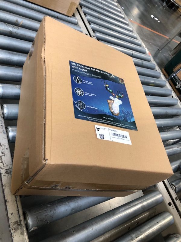 Photo 1 of 26" White Christmas Deer Head Wall Decoration with Lights,3D Lighted-up White Reindeer Head Indoor Hanging Door Window Decor Xmas Holiday Display