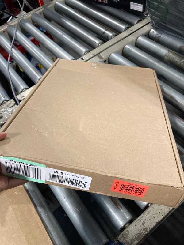 Photo 1 of ***DOESN'T TURN ON, PARTS ONLY***
Apple MacBook Pro Late 2019 with 2.6GHz Intel Core i7 (16 inch, 16GB RAM, 512GB) Space Gray (Renewed)
