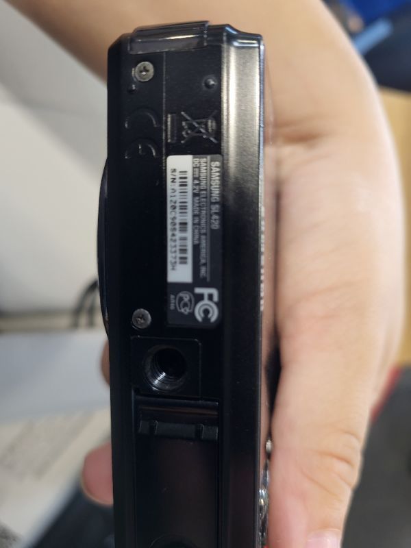 Photo 1 of ***No power cord***
Samsung SL420 10MP Digital Camera with 5x Dual Image Stabilized Zoom and 2.7 inch LCD (Black)..