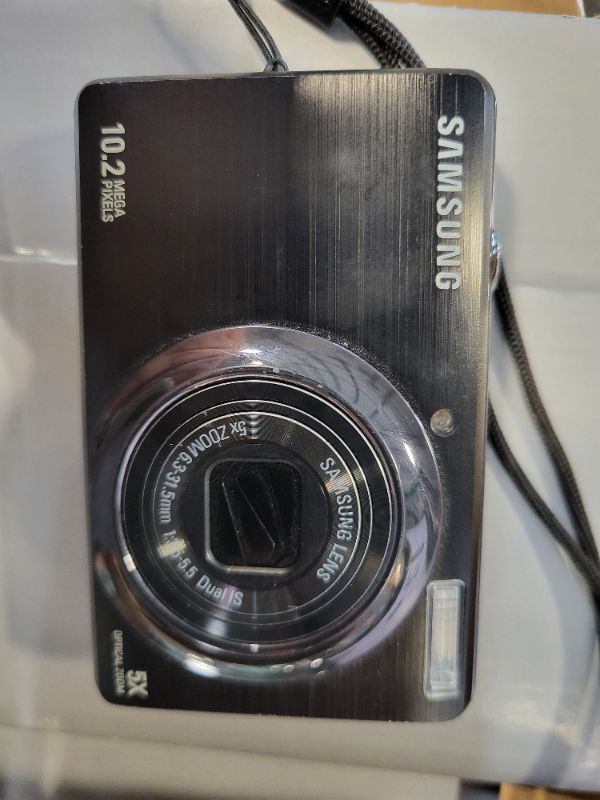 Photo 1 of ***No power cord***
Samsung SL420 10MP Digital Camera with 5x Dual Image Stabilized Zoom and 2.7 inch LCD (Black)..