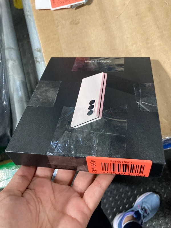 Photo 1 of ***SCREEN HAS A BLOW***
Samsung Galaxy Z Fold 6, 512GB Unlocked Android Smartphone, Circle to Search, Hands-Free Interpreter, AI Photo Edits, Foldable Display for Multitasking, 2024, US 1 Yr Warranty, Pink