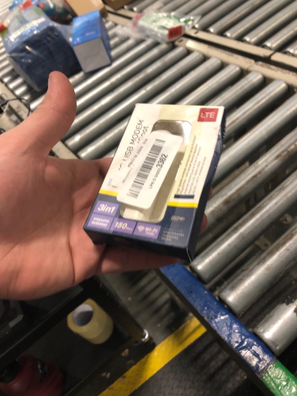 Photo 1 of Heayzoki 4G LTE USB Modem Network Adapter, 4G LTE USB Network Adapter Hotspot Router Modem Stick, for Win Vista 7/10, Plug and Play, Connection Speed 100Mbps (with)