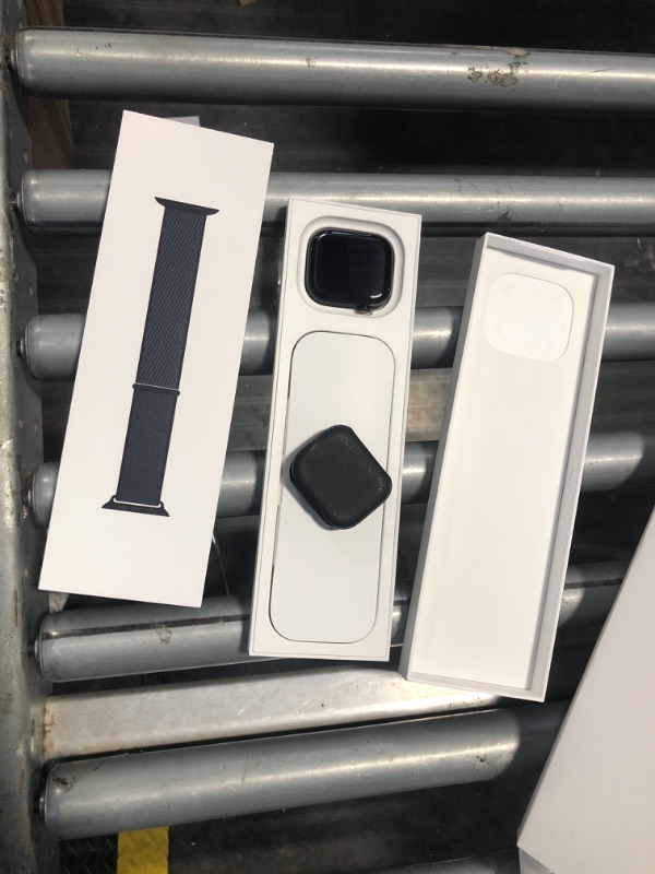 Photo 1 of **LOCKED** Apple Watch SE Aluminum Case, 44mm (2024)