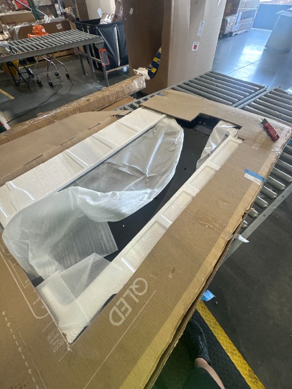 Photo 1 of [DAMAGED SCREEN ] SAMSUNG 55-Inch Class QLED Q7F Series Samsung Vision AI Smart TV (2025 Model, 55Q7F) Quantum HDR, Object Tracking Sound Lite, Q4 AI Gen1 Processor, 4K upscaling, Gaming Hub, Alexa Built-in