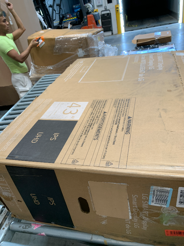 Photo 1 of LG Smart Monitor (43SQ700S) -43-Inch 4K UHD(3840x2160) IPS Display, webOS Smart Monitor, ThinQ Home, Magic Remote, USB Type-C, 2X Stereo Speakers, AirPlay 2, Screen Share, Bluetooth,White