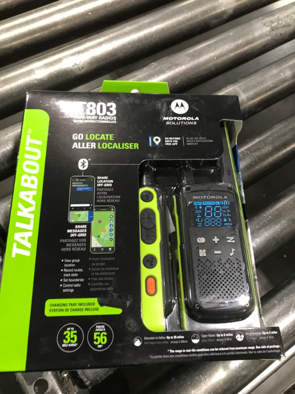 Photo 1 of Motorola Solutions Talkabout T803 FRS Two Way Radio pack Walkie Talkies Green/Black 22 Channels Dual Charging Tray