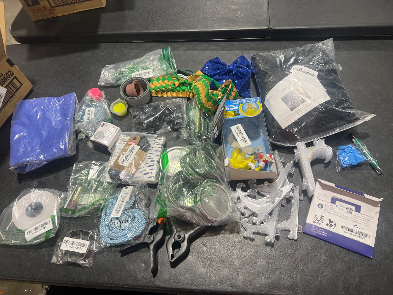 Photo 1 of box of mixed items 