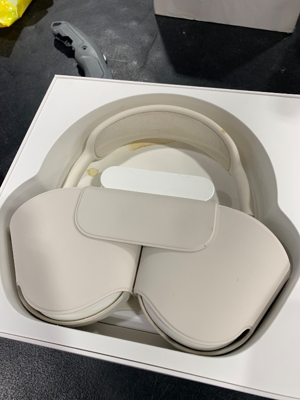 Photo 1 of Apple AirPods Max Wireless Over-Ear Headphones, Pro-Level Active Noise Cancellation, Transparency Mode, Personalized Spatial Audio, USB-C Charging, Bluetooth Headphones for iPhone - Starlight