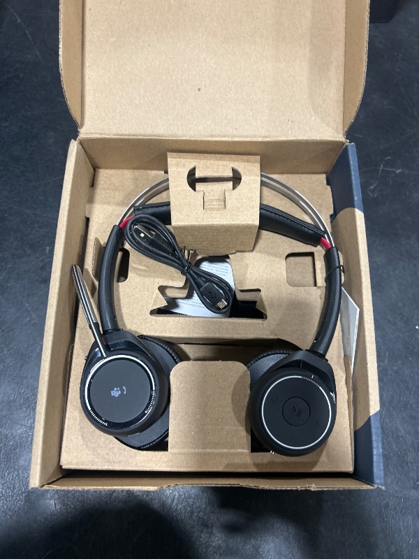 Photo 1 of Plantronics Voyager Focus Headset B825, No Stand (202652-103)