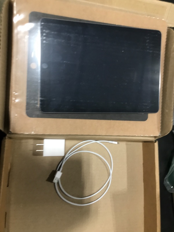 Photo 1 of Apple iPad 2020 (10.2-inch, Wi-Fi, 32GB) - Space Gray (Renewed)