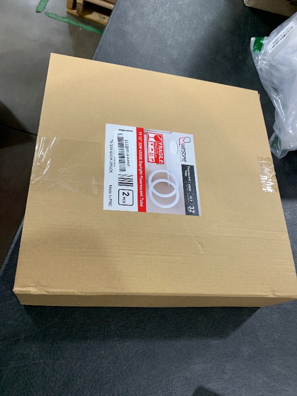 Photo 1 of Wesome Lighting FC12T9/DL 32W T9 Circline Fluorescent Light Bulb, 6500K Daylight, 12 Inch Round Fluorescent Bulb, 2250 Lumens, G10q 4 Pin Base, Circular Replacement Tube - 2 Pack