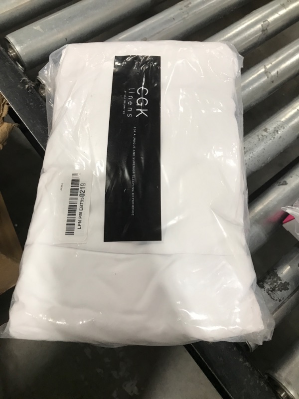 Photo 1 of Duvet Cover Queen Size Set - Extra Soft Queen Size Duvet Cover 90 x 90 with 2 Pillow Shams - Hotel Luxury, Easy Care and Fade Free with Zipper Closures & Ties - Comfy, Breathable Bedding Set (White)