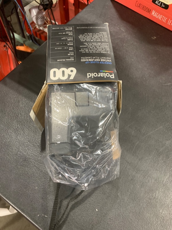 Photo 1 of Polaroid Originals 600 Camera - One Step Close up (4715)