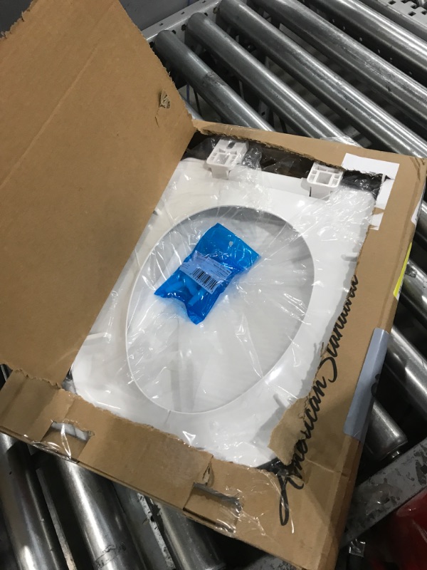 Photo 1 of American Standard 5503B00B.020 Transitional Slow-Close Round Front Toilet Seat, White