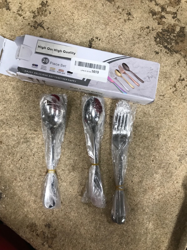 Photo 1 of **SEE NOTES***Silverware Set,SANTUO Stainless Steel Dinner Knives Dinner Spoon Dinner Forks And Teaspoon Set for Home, Kitchen and Restaurant, Mirror Polished& Dishwasher Safe (20pcs-Silverware set)